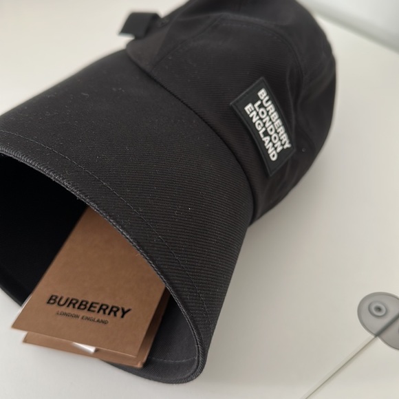 Burberry Logo Bonnet Hat - Picture 5 of 7